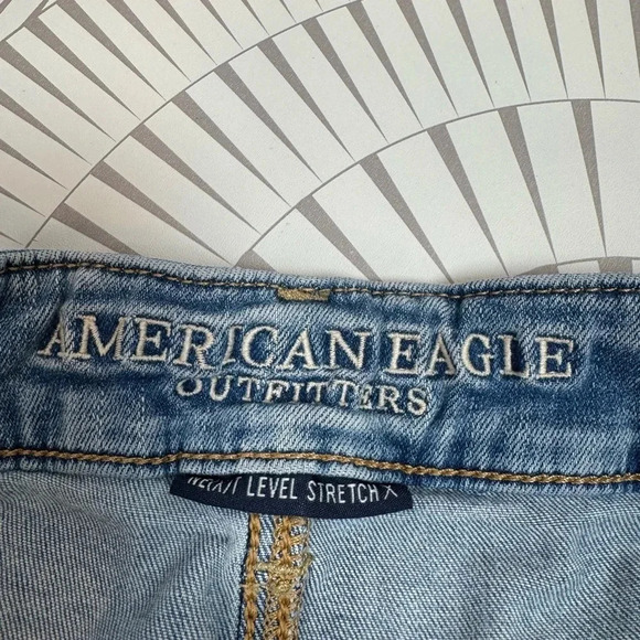 American Eagle Women’s Jean Shorts Midi with Lace behind Distressing Size 6 - Picture 4 of 8